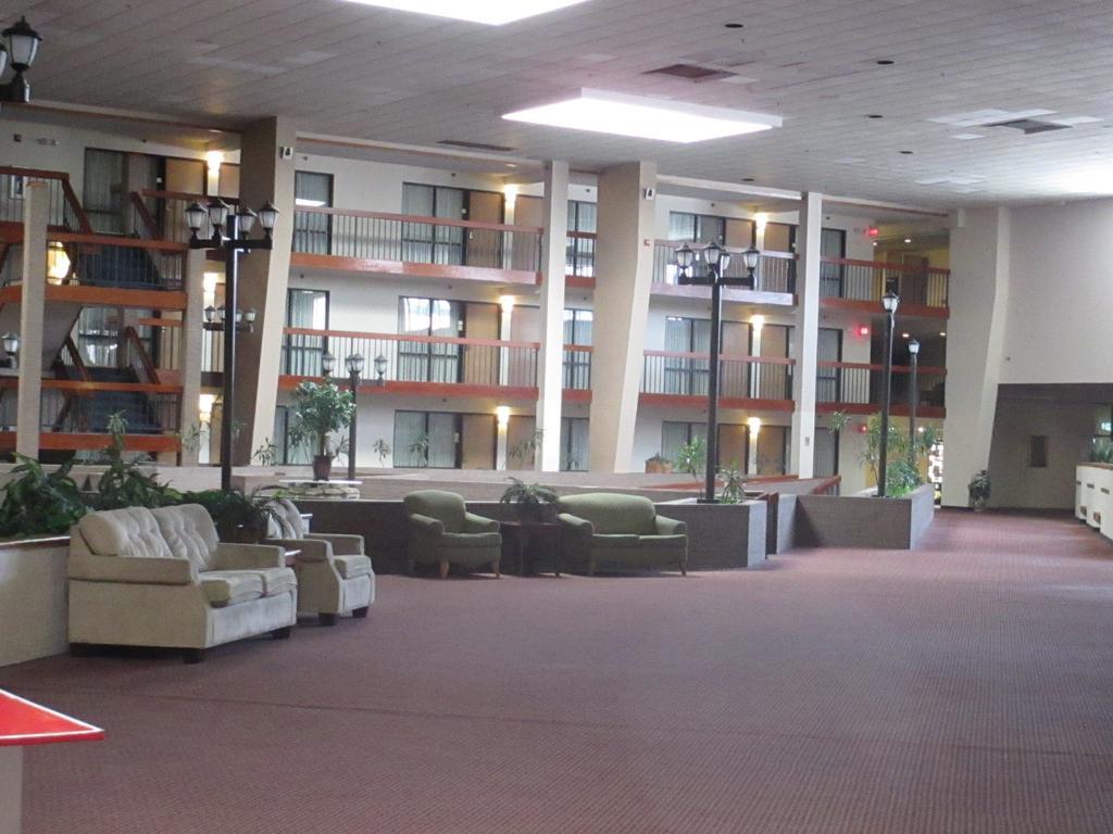 Salina Ambassador Hotel & Conference Center Exterior photo